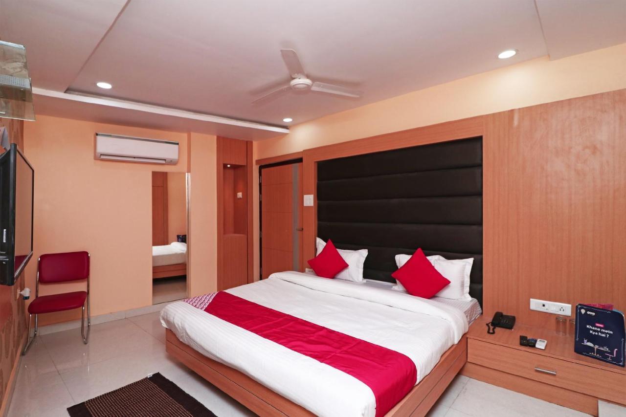 Capital O Hotel Sapphire Inn Gorakhpur Exteriör bild