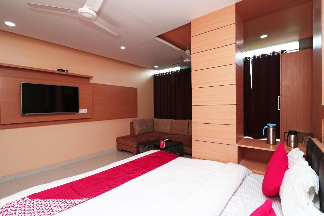 Capital O Hotel Sapphire Inn Gorakhpur Exteriör bild